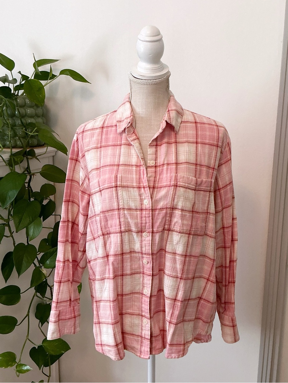 Old Navy | The Boyfriend Shirt Red, Pink and Cream Plaid size Medium